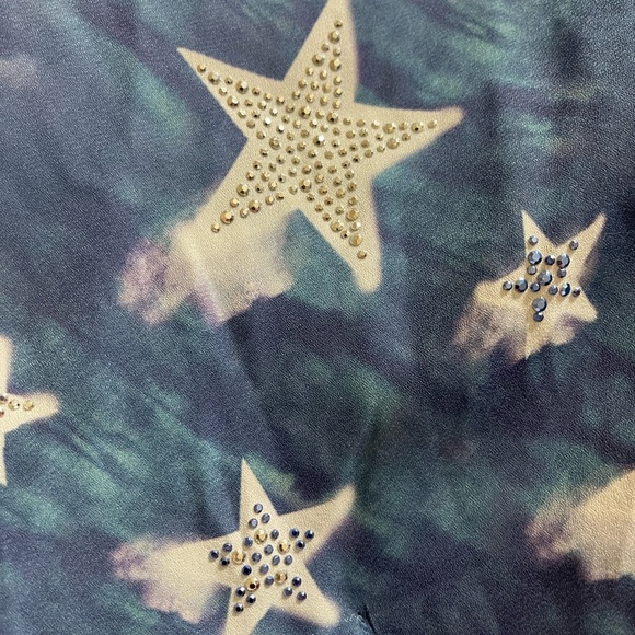 This shirt is perfect for the 4th of July. - Picture 4 of 9